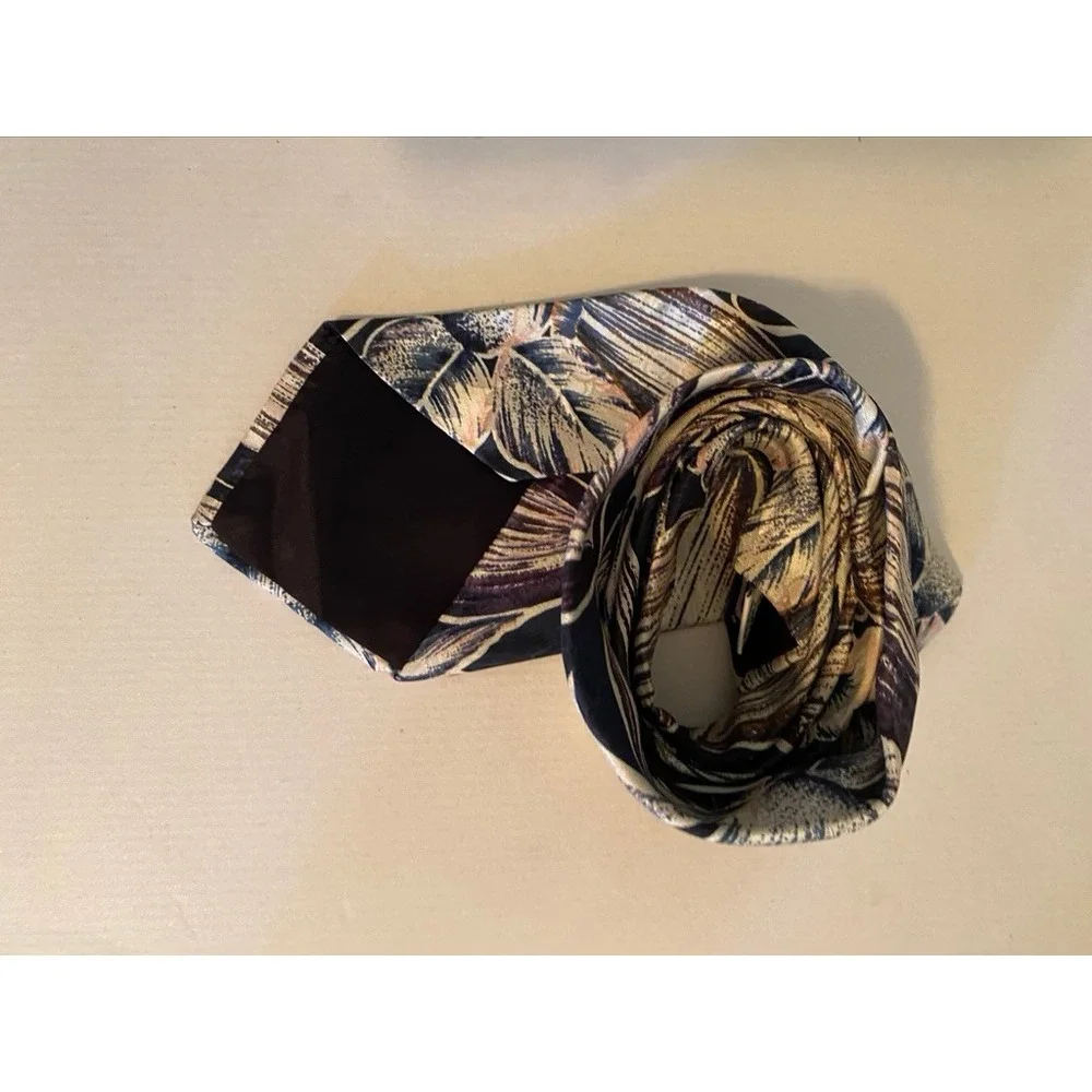 Viaggio Mens Silk Necktie Navy Blue Tan Floral Botanical Print Wide Tie 4 Inch